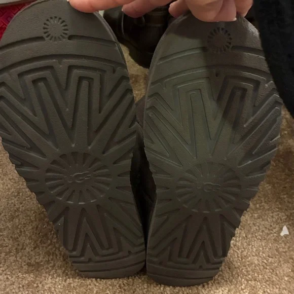 Ugg grey boots size 8 - Picture 5 of 5